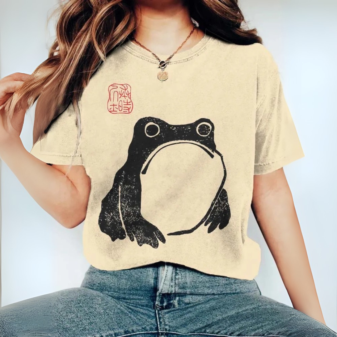 ベージュの蛙柄シャツ