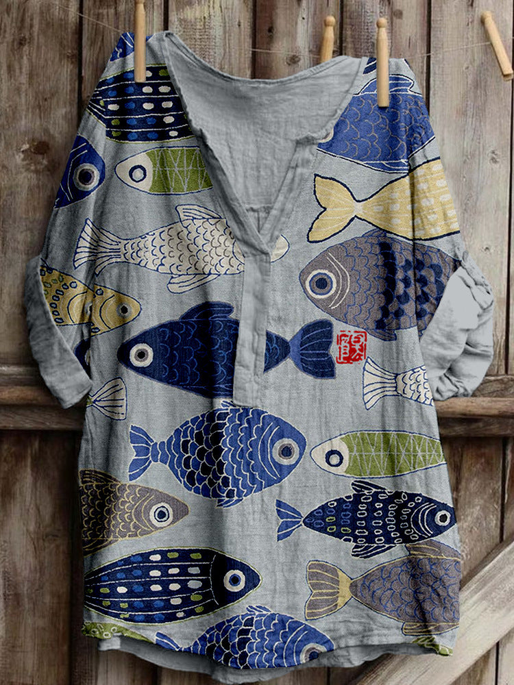 青い魚柄のゆったりシャツ